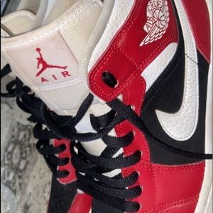 Womens Jordan 1s